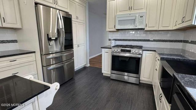 38 Morning Glory Lane, Lakewood, NJ 08701