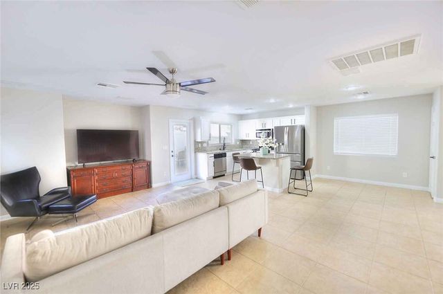 6512 Chettle House Lane, Las Vegas, NV 89122