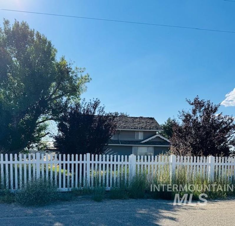 6877 Custer Rd, New Plymouth, ID 83655