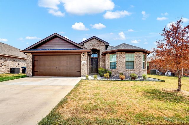 9001 Mossy Creek Lane, Fort Worth, TX 76123