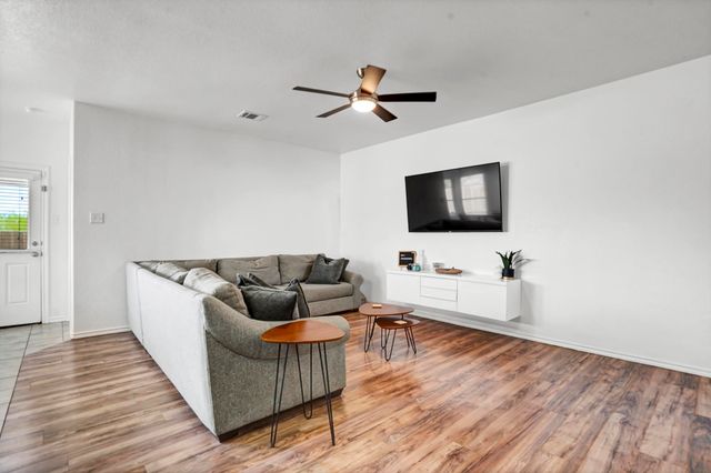 9001 Mossy Creek Lane, Fort Worth, TX 76123