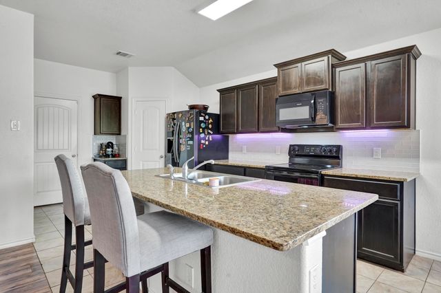 9001 Mossy Creek Lane, Fort Worth, TX 76123