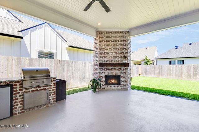 210 Santander Drive, Youngsville, LA 70592