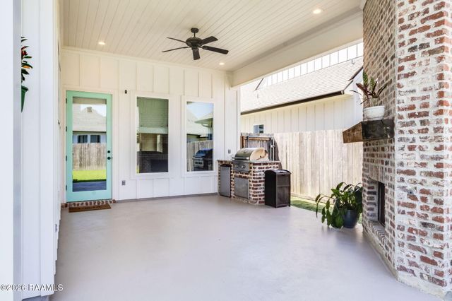 210 Santander Drive, Youngsville, LA 70592