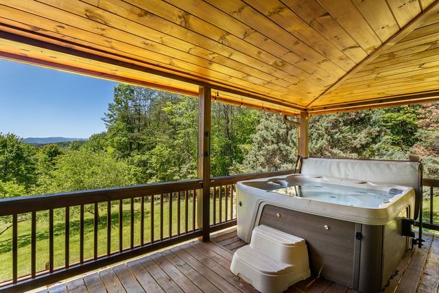 229 Old Mill Pond Road, Mineral Bluff, GA 30559