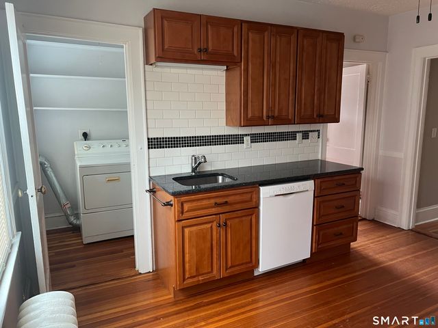 493-495 PROSPECT Avenue, West Hartford, CT 06105