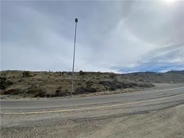 8450 HWY 138, Phelan, CA 92371