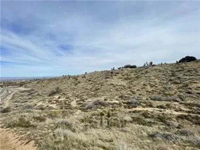 8450 HWY 138, Phelan, CA 92371