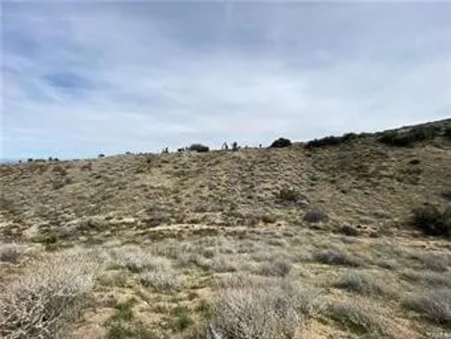 8450 HWY 138, Phelan, CA 92371