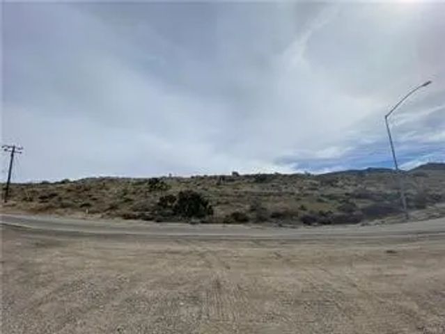 8450 HWY 138, Phelan, CA 92371