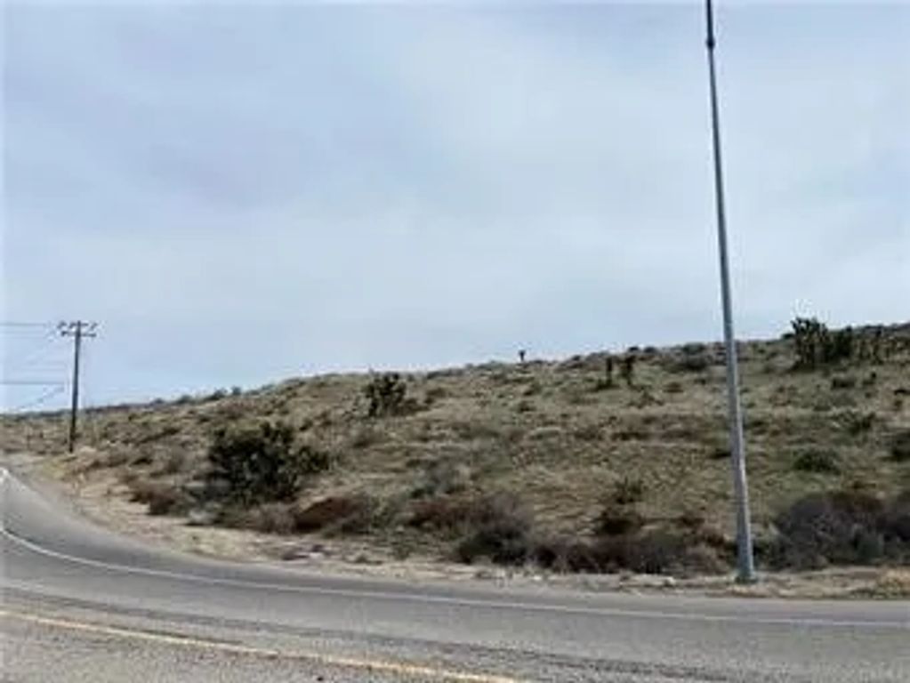 8450 HWY 138, Phelan, CA 92371