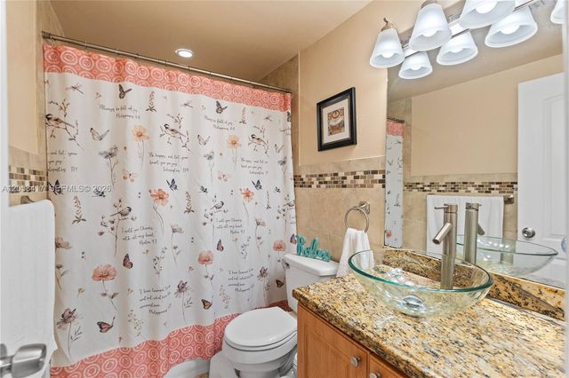6215 W 20th Avenue 402, Hialeah, FL 33012