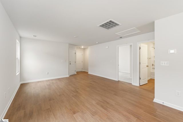 131 Cloverfield Lane, Spartanburg, SC 29303