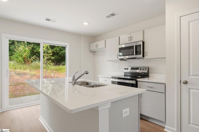 131 Cloverfield Lane, Spartanburg, SC 29303