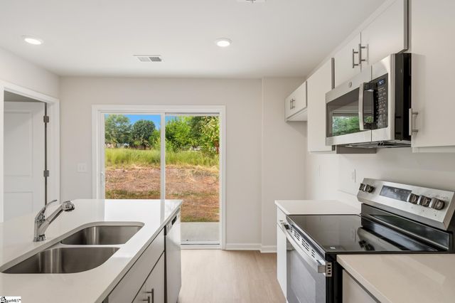 131 Cloverfield Lane, Spartanburg, SC 29303