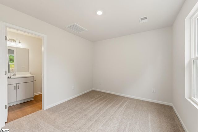 131 Cloverfield Lane, Spartanburg, SC 29303
