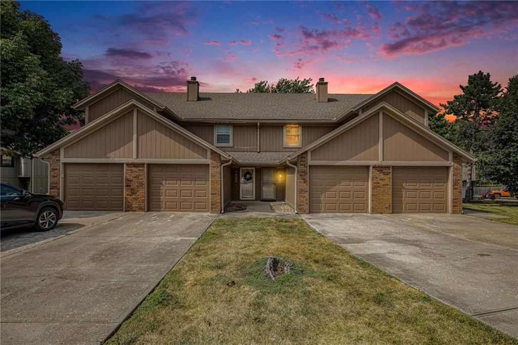 226 SW Pinetree Lane, Lee's Summit, MO 64063