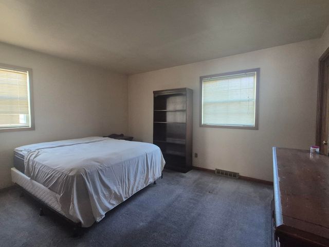 1115 N Oakwood Street, Griffith, IN 46319