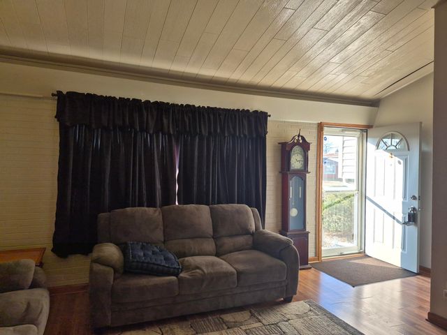 1115 N Oakwood Street, Griffith, IN 46319