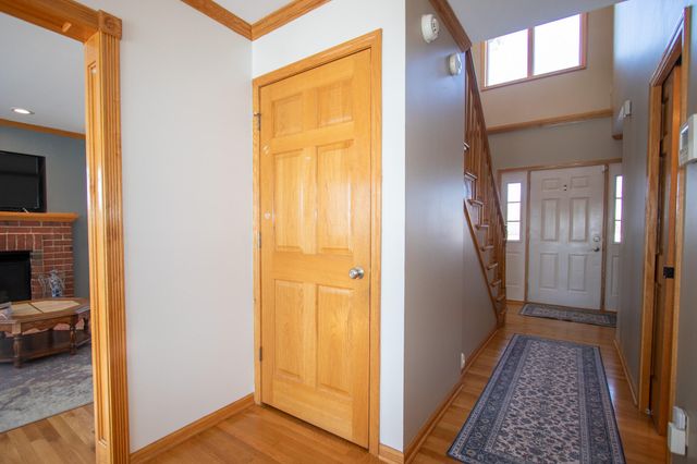 9741 Whitehall Garden, Munster, IN 46321