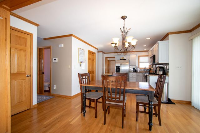 9741 Whitehall Garden, Munster, IN 46321