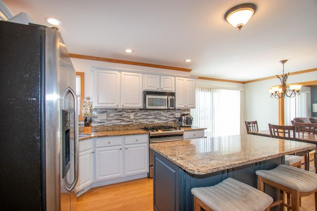 9741 Whitehall Garden, Munster, IN 46321