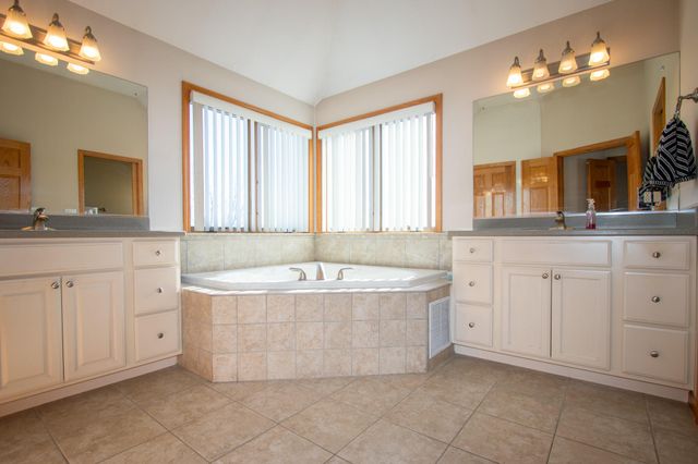 9741 Whitehall Garden, Munster, IN 46321