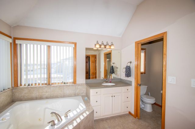 9741 Whitehall Garden, Munster, IN 46321