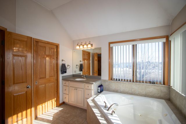 9741 Whitehall Garden, Munster, IN 46321