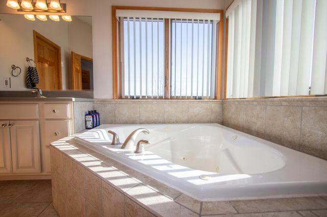 9741 Whitehall Garden, Munster, IN 46321