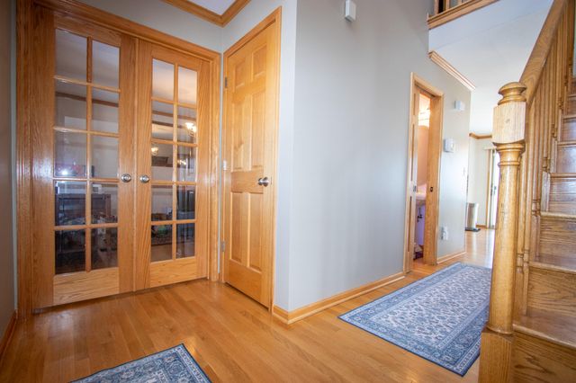 9741 Whitehall Garden, Munster, IN 46321