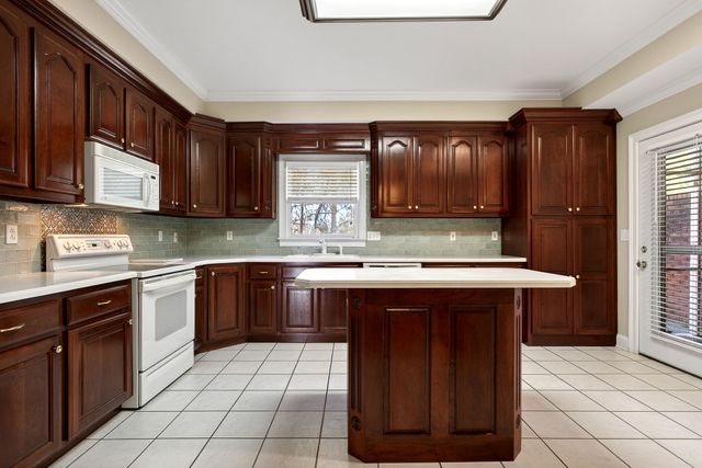 99 Hickory Ct, Mcminnville, TN 37110