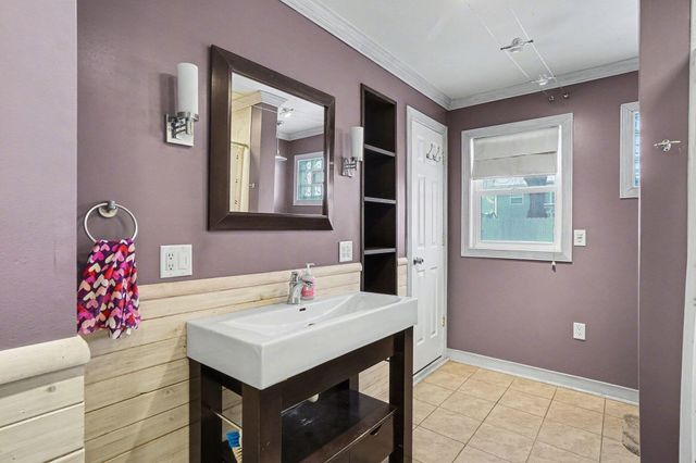 775 E 8th Street, Holland, MI 49423