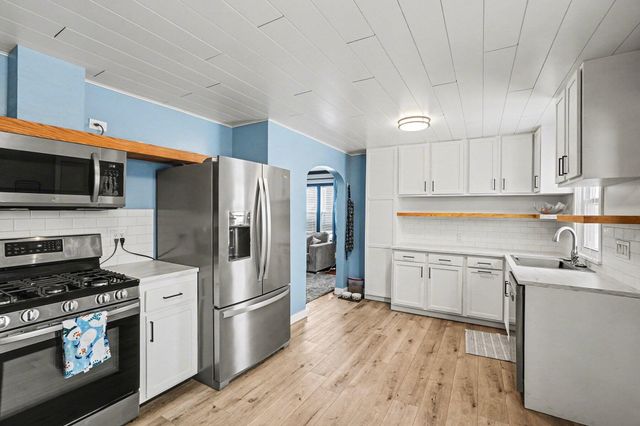 775 E 8th Street, Holland, MI 49423