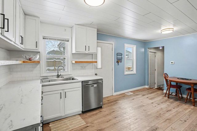 775 E 8th Street, Holland, MI 49423