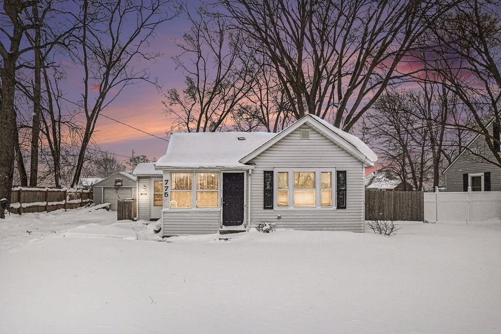 775 E 8th Street, Holland, MI 49423