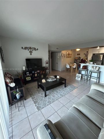 200 W Palm Circle W 104, Pembroke Pines, FL 33025