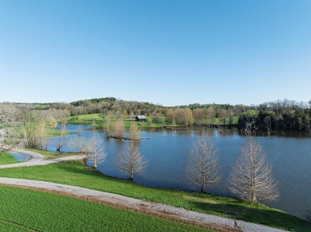 4961 Leipers Creek Rd, Williamsport, TN 38487