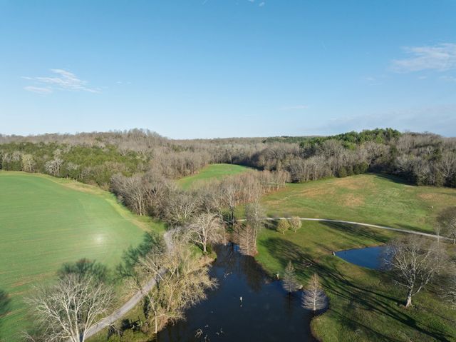 4961 Leipers Creek Rd, Williamsport, TN 38487