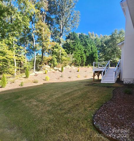 15818 Sparrowridge Court, Charlotte, NC 28278
