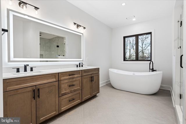 604 TAPAWINGO RD SW, Vienna, VA 22180