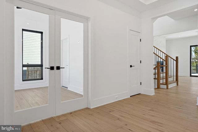 604 TAPAWINGO RD SW, Vienna, VA 22180