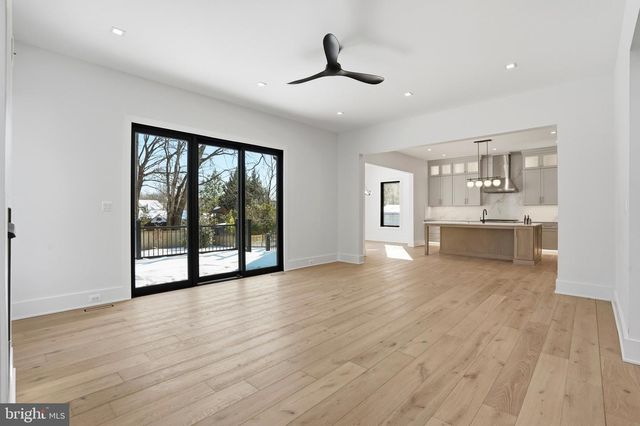 604 TAPAWINGO RD SW, Vienna, VA 22180