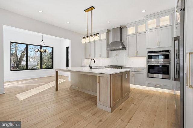 604 TAPAWINGO RD SW, Vienna, VA 22180