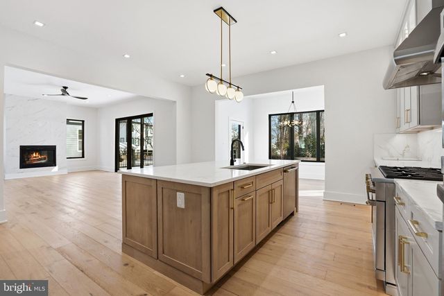 604 TAPAWINGO RD SW, Vienna, VA 22180