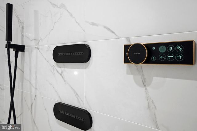 604 TAPAWINGO RD SW, Vienna, VA 22180