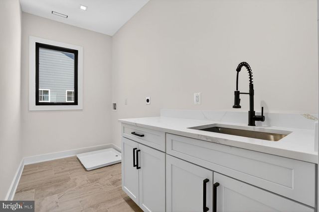 604 TAPAWINGO RD SW, Vienna, VA 22180