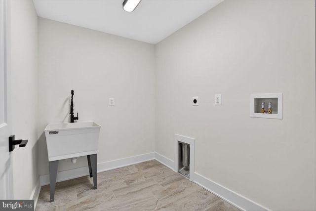 604 TAPAWINGO RD SW, Vienna, VA 22180