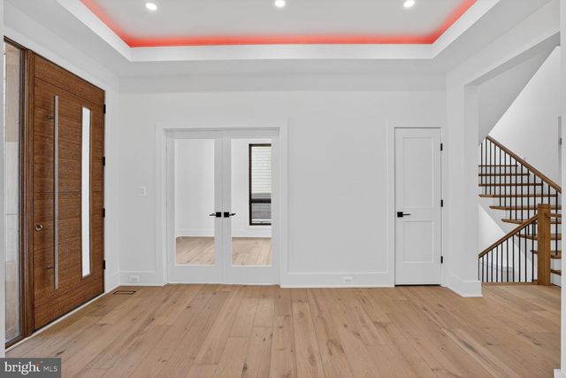 604 TAPAWINGO RD SW, Vienna, VA 22180