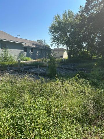 2605 Avenue A, Bay City, TX 77414